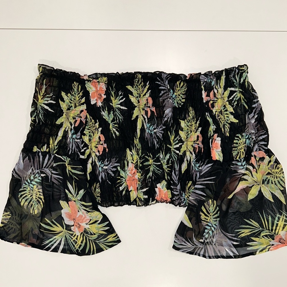 NWT black multicolor tropical leaves flutter sleeves off the shoulder crop top